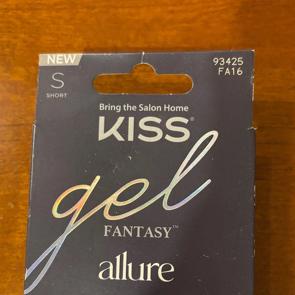 KISS Gel Fantasy Allure Nail‎ Kit - Iridescent Silver